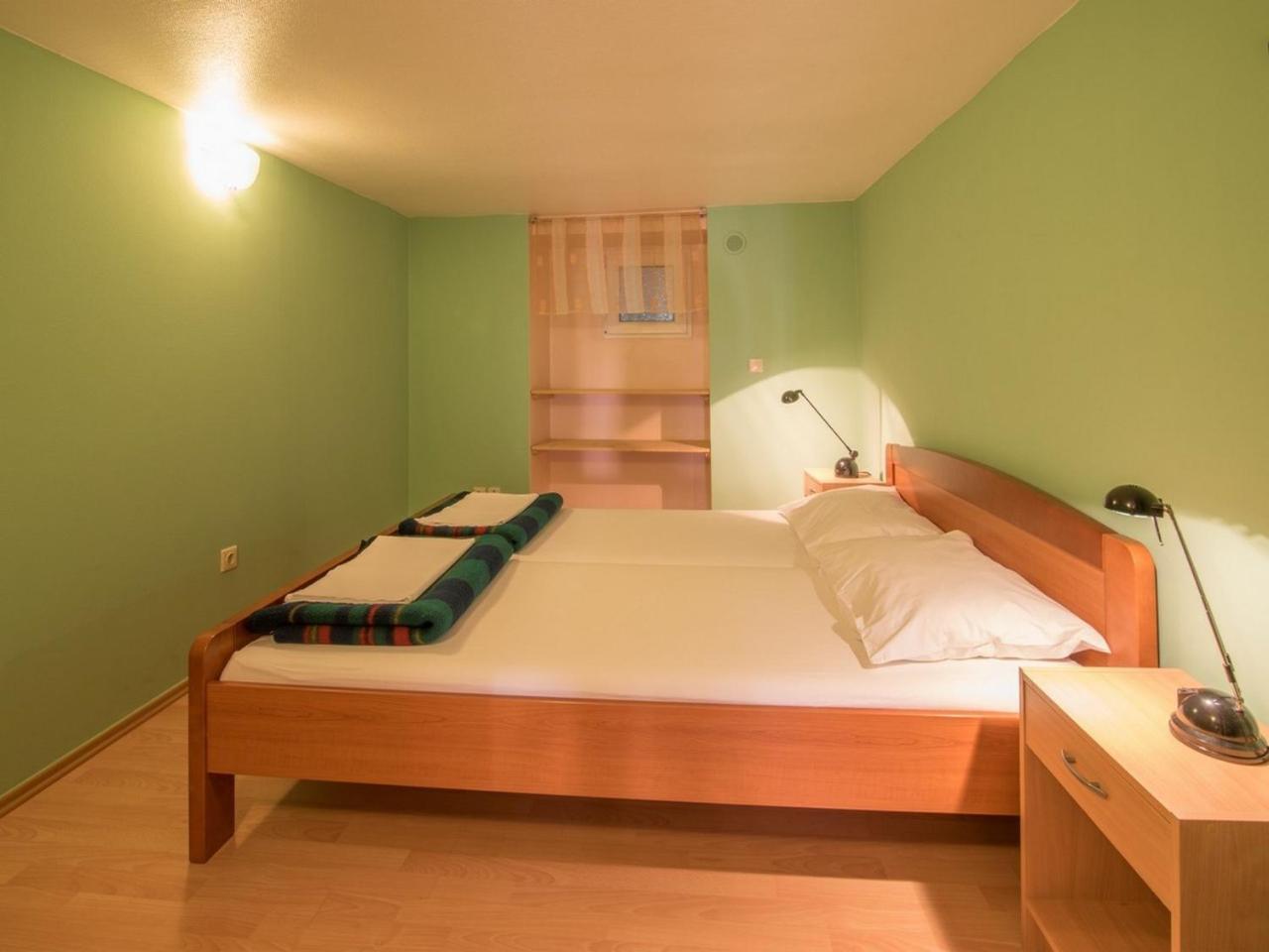 Apartment In Vrbnik/Insel Krk 13614 エクステリア 写真