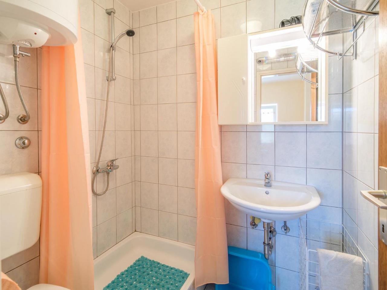 Apartment In Vrbnik/Insel Krk 13614 エクステリア 写真