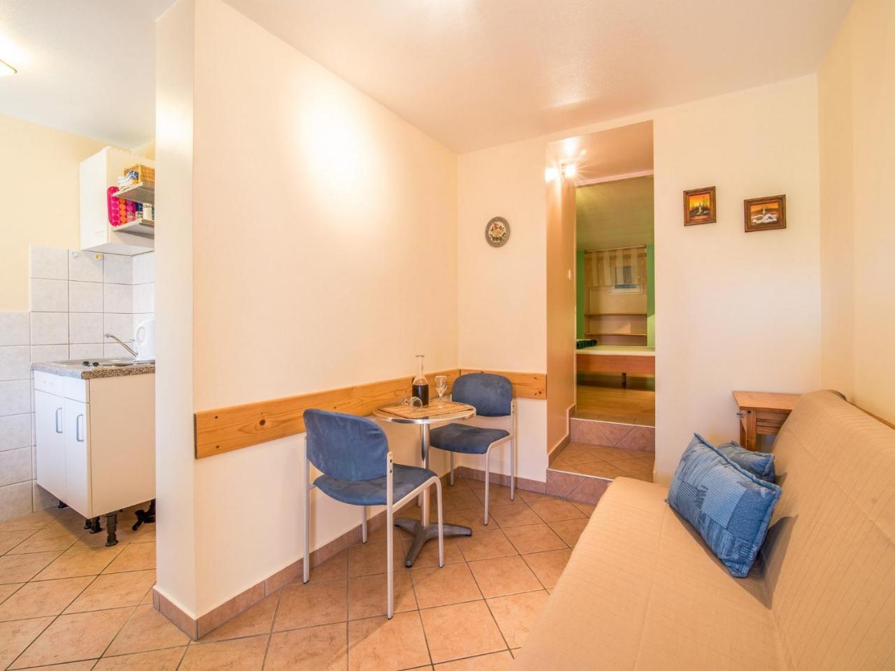 Apartment In Vrbnik/Insel Krk 13614 エクステリア 写真