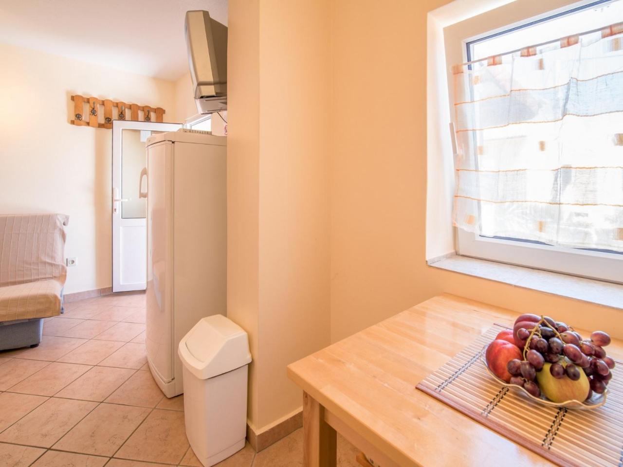 Apartment In Vrbnik/Insel Krk 13614 エクステリア 写真